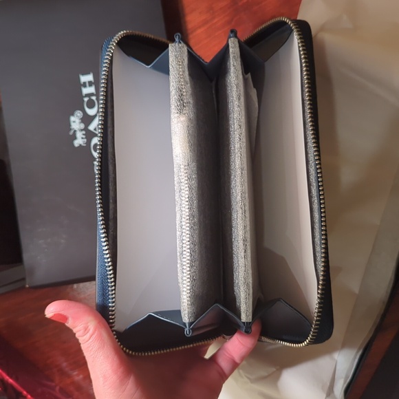 NIB, NWT Coach Accordion Wallet, Denim Blue - Picture 4 of 5